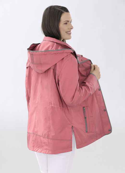 Kurz - Funktionsjacke mit Reißverschluss an den Seitenschlitzen Kurz - Funktionsjacke mit Reißverschluss an den Seitenschlitzen, in Größe 040 bis 060, in Farbe MELONE