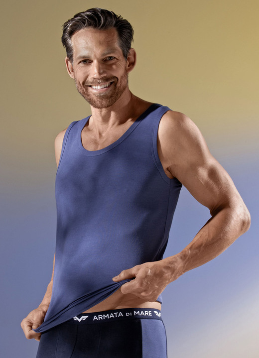 - Dreierpack Achselshirts mit Einfassung, in Größe 005 bis 011, in Farbe 2X JEANSBLAU, 1X MARINE Ansicht 1