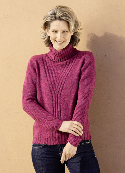 Basics - Pullover in sehr kuschliger Flauschqualität Basics - Pullover in sehr kuschliger Flauschqualität, in Größe 036 bis 052, in Farbe BEERE