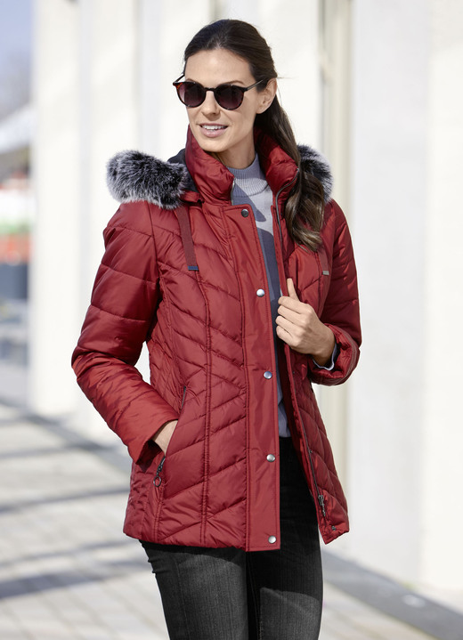 Winterjacken - Jacke mit abnehmbarem Kunstpelz-Besatz, in Größe 036 bis 054, in Farbe GRANATROT Ansicht 1