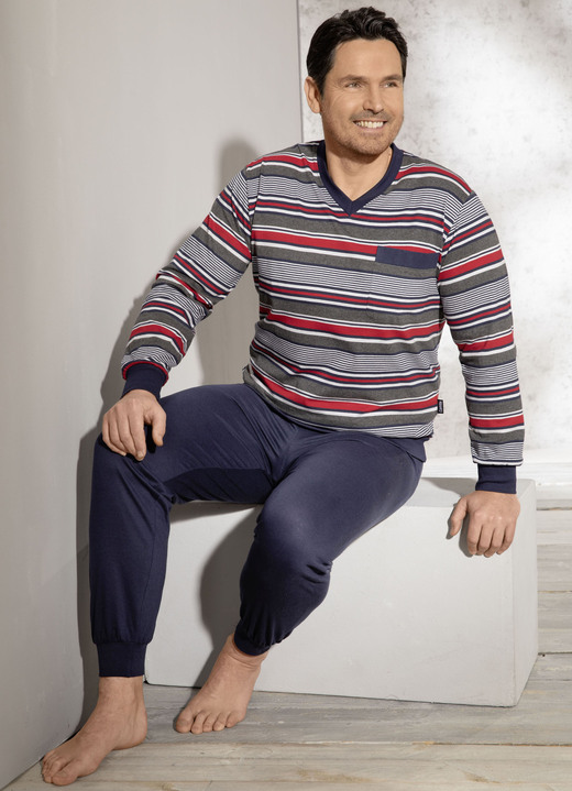 - Pyjama mit V-Ausschnitt, Brusttasche und garngefärbtem Ringeldessin, in Größe 025 bis 060, in Farbe MARINE-BUNT Ansicht 1