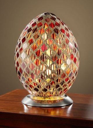 Tischlampe in Eiform mit faszinierendem Mosaik-Effekt