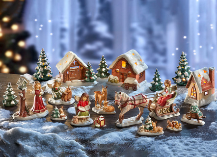 Winterliche Szene: Tolle Himmelsboten im Winterwald