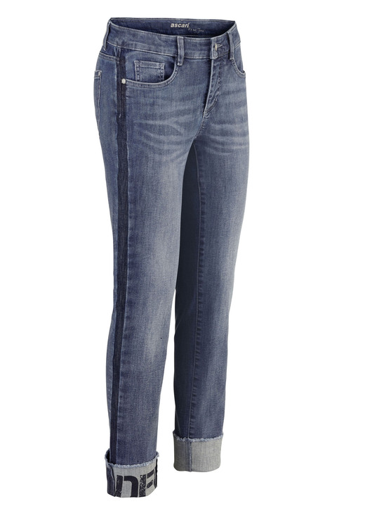 Jeans - Jeans mit Fransensaum und Schriftzug auf einem Bein, in Größe 017 bis 050, in Farbe JEANSBLAU Ansicht 1
