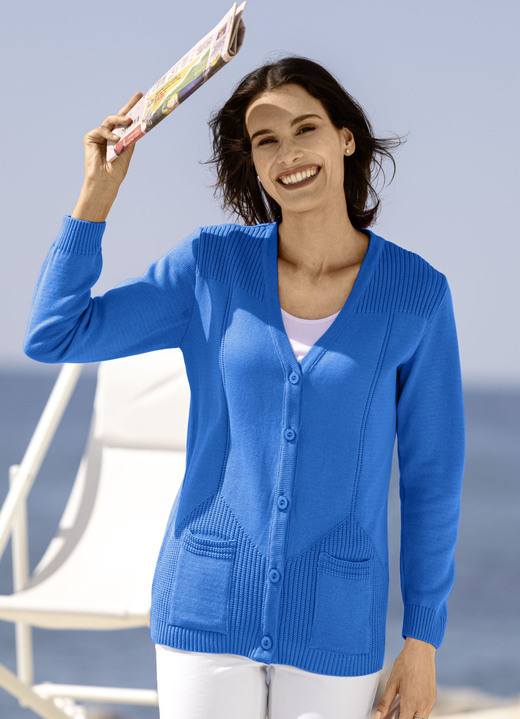 Basics - Strickjacke mit streckender Struktur, in Größe 038 bis 054, in Farbe AZURBLAU Ansicht 1