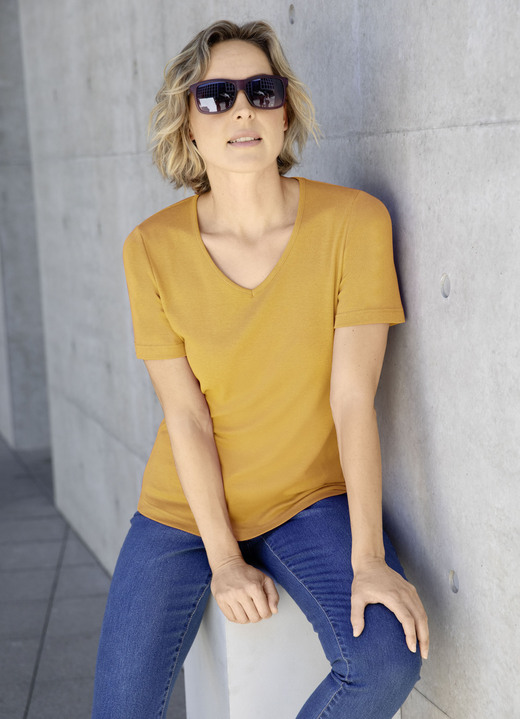 Kurzarm - Shirt mit hohem Tragekomfort in 10 Farben, in Größe 034 bis 052, in Farbe HONIG Ansicht 1