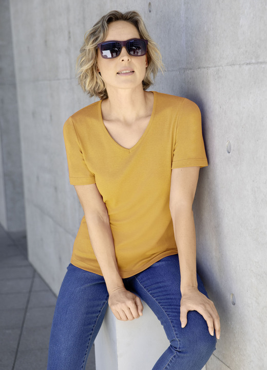 Damenmode - Shirt mit hohem Tragekomfort in 8 Farben, in Größe 034 bis 052, in Farbe HONIG Ansicht 1