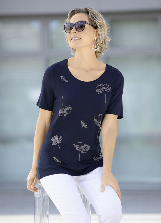 Kurzarm - Exzellentes Shirt mit dekorativer Strasszier Kurzarm - Exzellentes Shirt mit dekorativer Strasszier, in Größe 036 bis 052, in Farbe MARINE