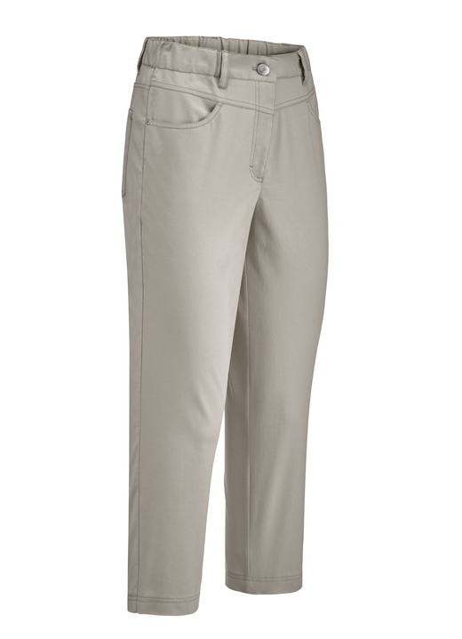 Hosen mit Knopf- und Reissverschluss - Caprihose in 4-Pocket-Form, in Größe 018 bis 052, in Farbe SAND Ansicht 1