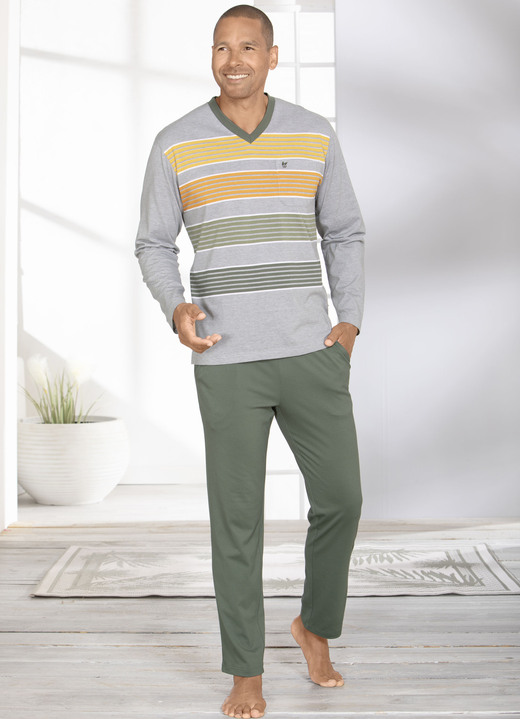 Pyjamas - Schlafanzug mit V-Ausschnitt und offenen Beinabschlüssen, in Größe 046 bis 062, in Farbe GRÜN-BUNT Ansicht 1