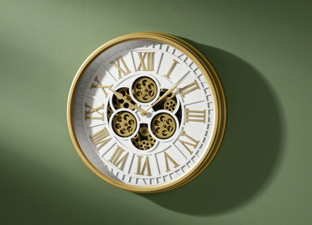 Wanduhr mit sichtbaren Zahnrädern