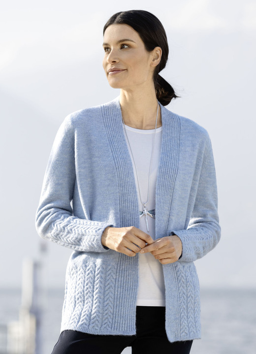 Basics - Strickjacke aus sehr flauschigem Garn Basics - Strickjacke aus sehr flauschigem Garn, in Größe L(44/46) bis XXL(52/54), in Farbe HELLBLAU