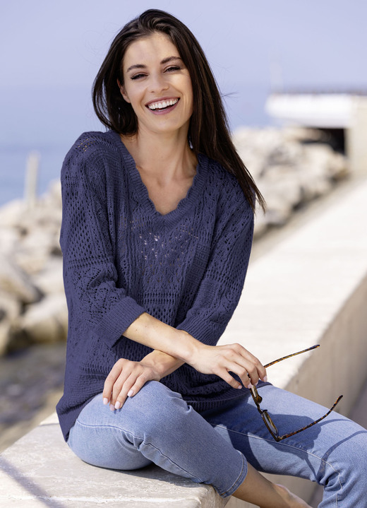 Basics - Pullover in Feinbouclé, in Größe L(44/46) bis XS(32/34), in Farbe MARINE Ansicht 1