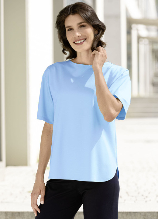 Kurzarm - Shirt in legerer Form, in Größe 036 bis 052, in Farbe HELLBLAU Ansicht 1