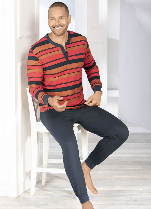 Pyjamas - Schlafanzug mit Knopfleiste und Bündchenabschlüssen, in Größe 046 bis 062, in Farbe ROT-MARINE-BUNT
