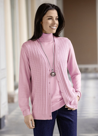 Strickjacke mit Zöpfchenstruktur