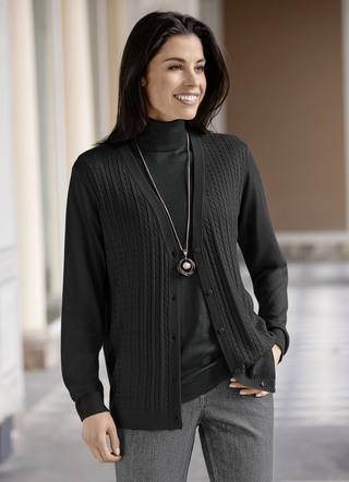 Strickjacke mit Zöpfchenstruktur