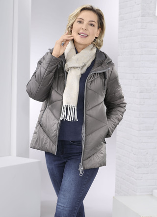 Jacke mit fester Kapuze