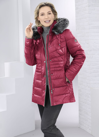 Jacke mit figurfreundlicher Längssteppung seitlich