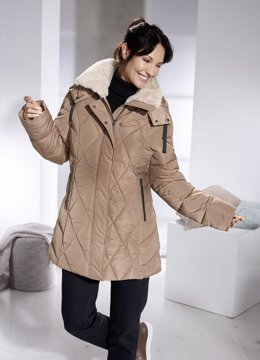 Winterjacken - Jacke mit Kunstpelz-Besatz am Kragen, in Größe 038 bis 052, in Farbe HASELNUSS Ansicht 1