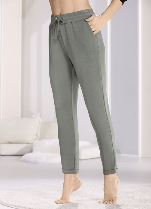 Pyjamas & Shortys - Schlaf-und Freizeithose mit Taschen und breitem Dehnbund, in Größe 034 bis 054, in Farbe OLIV