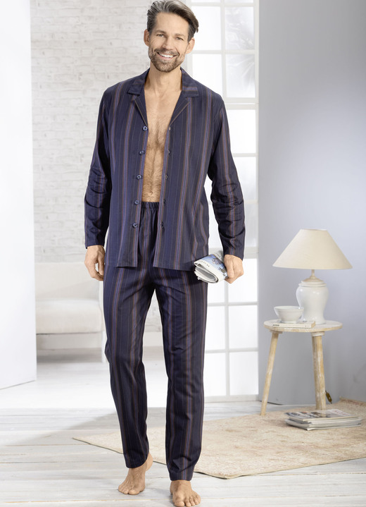 Pyjamas - Schlafanzug mit durchgeknöpftem Oberteil, in Größe 046 bis 064, in Farbe AUBERGINE-BUNT Ansicht 1
