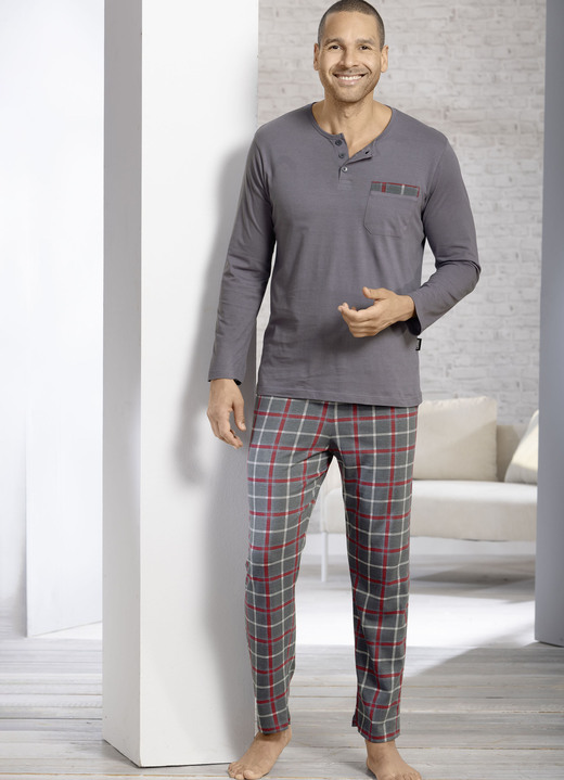 Pyjamas - Zweierpack Schlafanzüge mit Knopfleiste, in Größe 046 bis 062, in Farbe 1X GRAFIT-BUNT, 1X BORDEAUX-BUNT Ansicht 1