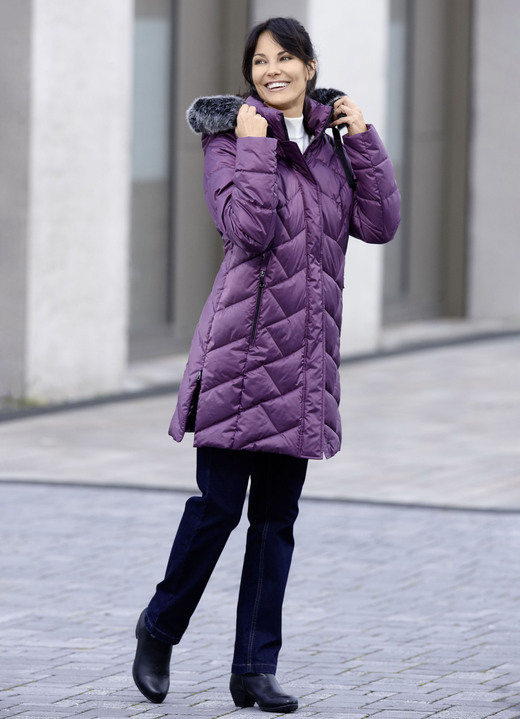 Wintermäntel - Kurzmantel mit abnehmbarem Kunstpelz-Besatz, in Größe 036 bis 054, in Farbe PURPLE Ansicht 1