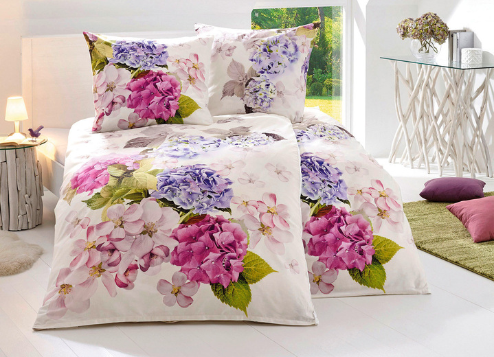 Bettwäschegarnituren - Bettwäsche-Garnitur in schöner Blütenpracht, in Farbe MULTICOLOR