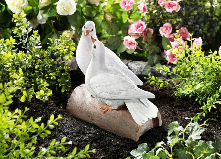 Gartendekoration - Taubenpaar auf Stamm, in Farbe WEISS