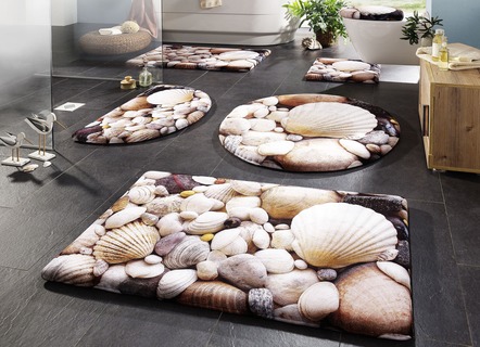 Badgarnitur mit Muscheln und «CLOUD-STEP FUNCTION»