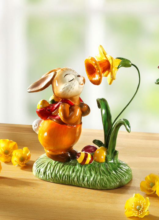 - Hasen mit frühlingshafte Blumen aus Feinsteingut, in Farbe BRAUN, in Ausführung Hase mit Osterglocke Ansicht 1
