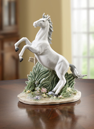 Pferd aus hochwertigem Porzellan
