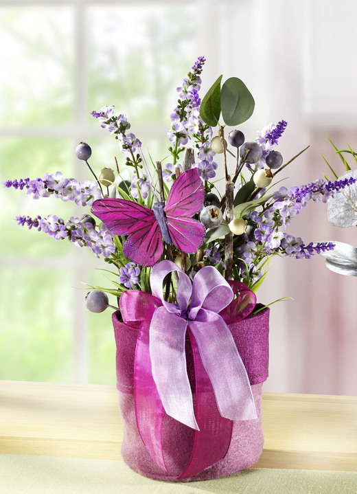 Osterkränze & -gestecke - Frühlingsgesteck mit Blumen und Gräser im Filzbeutel, in Farbe LILA, in Ausführung Gesteck mit Lavendel Ansicht 1