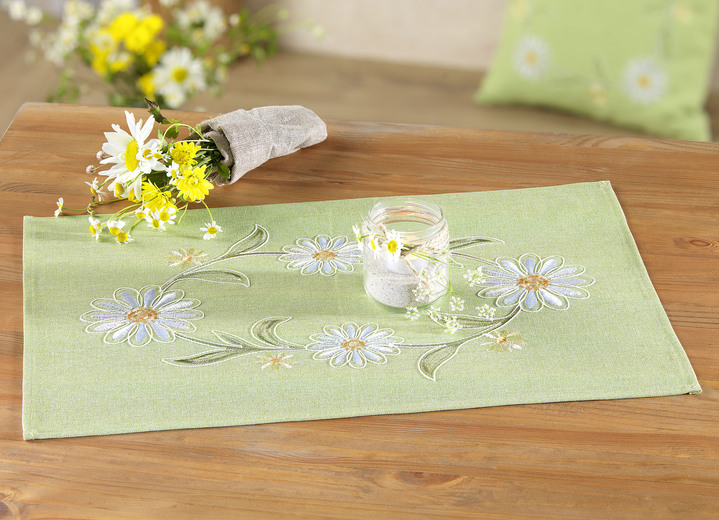 - Bestickte Tischdecke oder Kissenbezug, in Größe 101 (Deckchen, 35x 50 cm) bis 404 (Kissenbezug, 40x 40 cm), in Farbe GRÜN-BUNT Ansicht 1