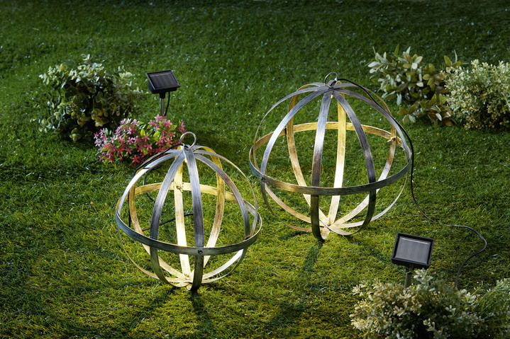 Gartenbeleuchtung - Solarleuchte mit silbern-glänzender Metalloberfläche, in Farbe SILBER, in Ausführung LED-Kugel klein Ansicht 1