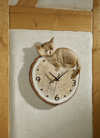 Wanduhr mit Katze in Baumscheibenoptik
