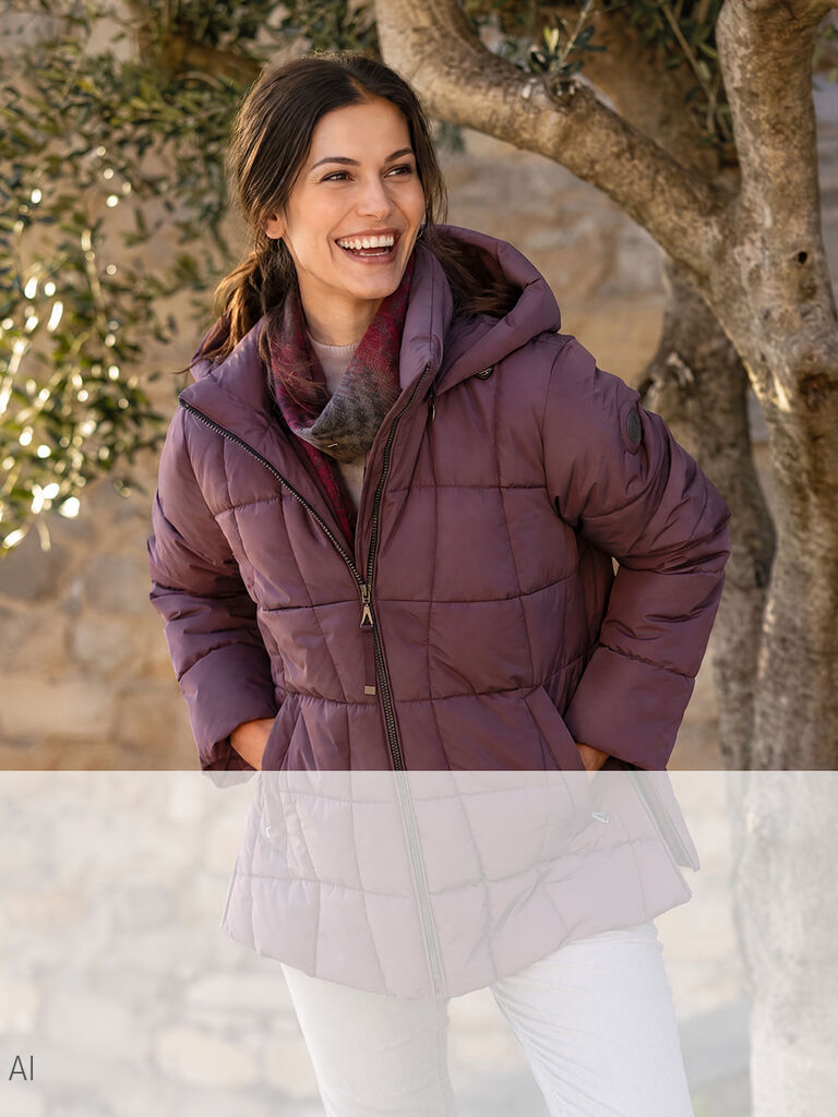 Drei Frauen in weicher Strickmode f&uuml;r den Herbst.