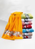 Schicke Frottier-Serie mit bedruckter Jacquard-Bord&uuml;re 