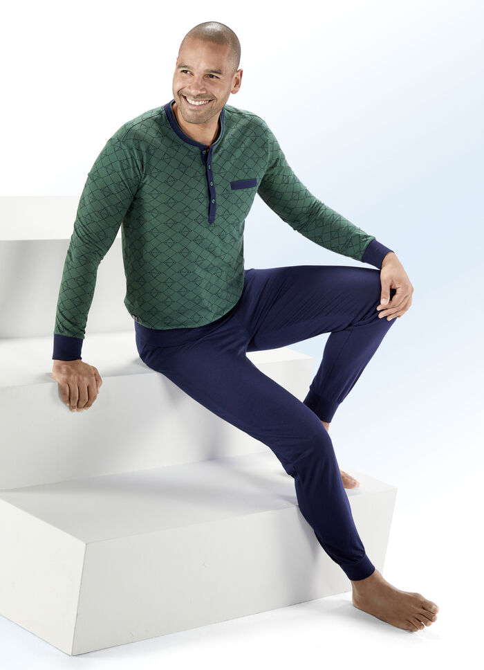 Pastunette Pyjama mit längerer Knopfleiste, Brusttasche, Bündchenabschlüssen 