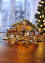 Beleuchteter Krippenstall aus Holz mit Brunnen 