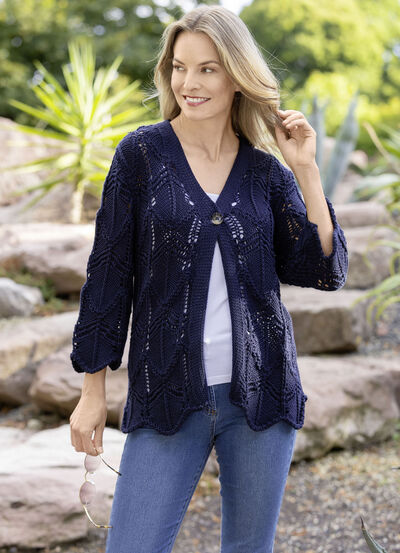 Strickjacke in effektvoller Häkeloptik 