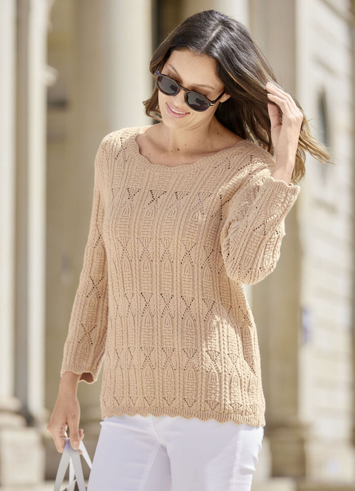 Pullover im Mustermix und mit Wellenabschlüssen 