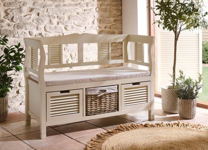 Teilmassive Sitzbank im Landhausstil 