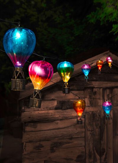 Solarlichterkette mit bunten Ballons 