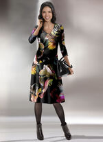 Kleid mit V-Ausschnitt 