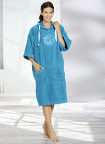 Poncho von Laurina TÜRKIS