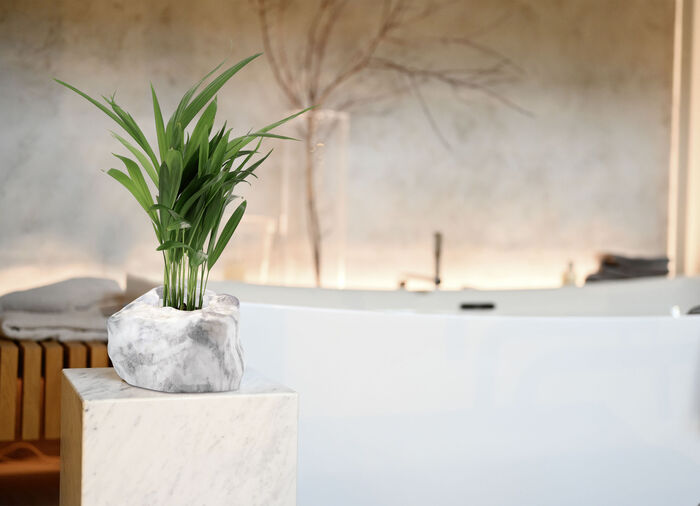 Pflanzenübertopf von Botanyia in edler Naturstein-Optik MARMORGRAU