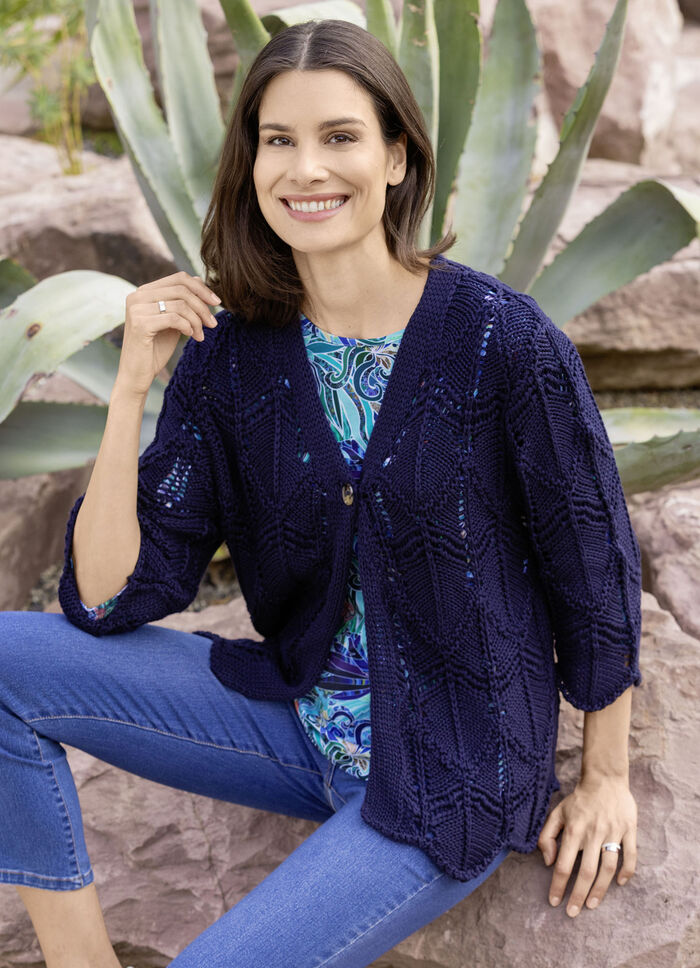 Strickjacke in effektvoller Häkeloptik 