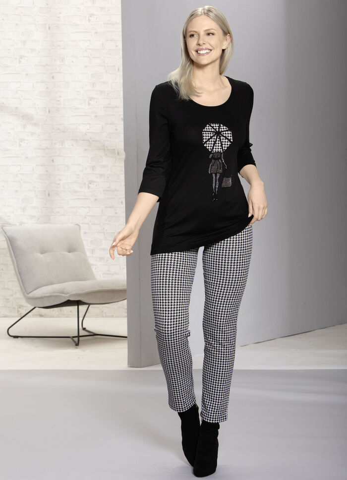 H&uuml;bsches Shirt mit aufwendiger Applikation 